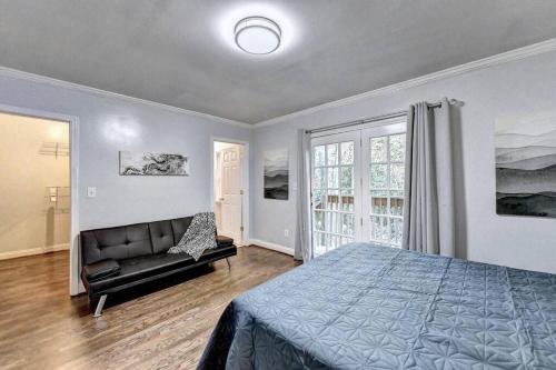 Centrally Located Lux Home - Sleeps 14