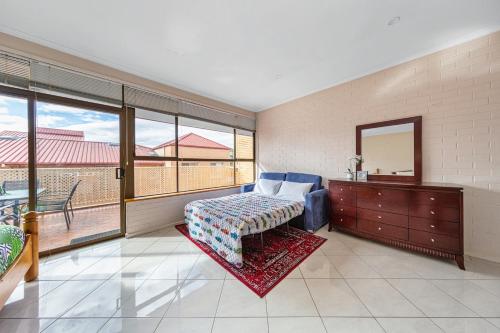 Tuggeranong Short Stay #10C - Sleeps 6