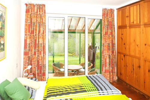 One bedroom house with lake view and enclosed garden at Tourmakeady/Derrypark