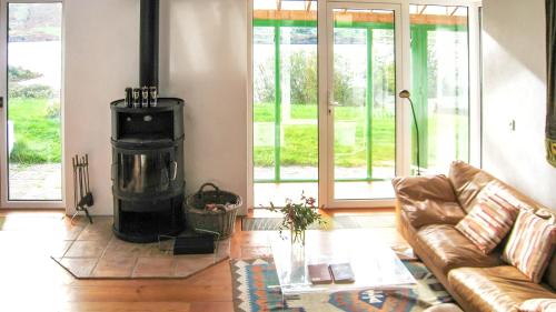 One bedroom house with lake view and enclosed garden at Tourmakeady/Derrypark