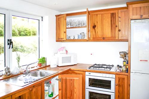 One bedroom house with lake view and enclosed garden at Tourmakeady/Derrypark