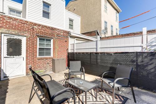 Philadelphia Vacation Rental about 4 Mi to Center City