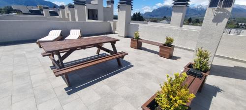 Pucón Central Nuevo 2 dormitorios 2 baños terraza privada techo Vista 360 a volcan, lago y cuidad