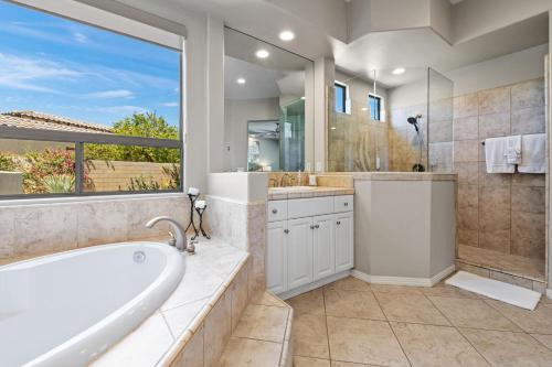Living Easy on Gentle Breezy! Montage Villa in Indio, USA