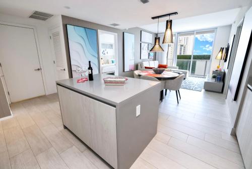 7th Floor Ocean View 2 BDR by Zen Vacation Rentals in Hollywood, USA