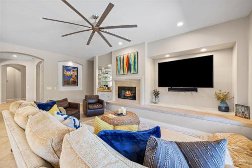 Living Easy on Gentle Breezy! Montage Villa in Indio, USA