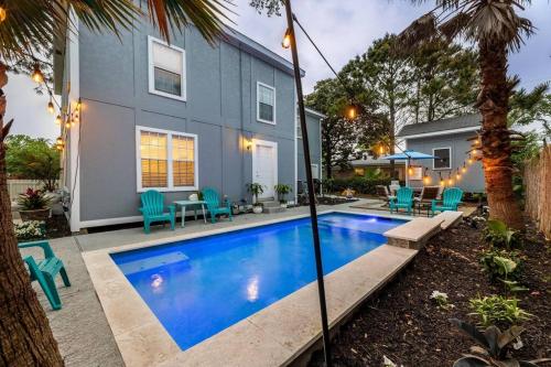 5/3 with a heated pool 2 min from beach, updated