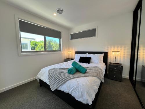 Stunning Dickson Luxe 3BR 2Bath Double Garage WiFi Brand New Home photo 4
