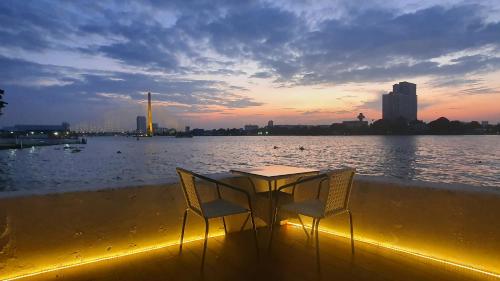 Riverfront house/Chao phraya river/Baan Rimphraya