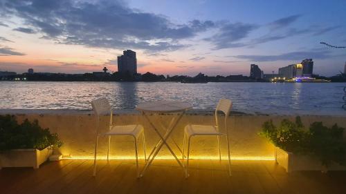 Riverfront house/Chao phraya river/Baan Rimphraya