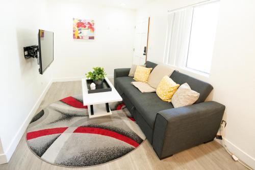 cozy small 2 bedroom in Koreatown/Hollywood detail