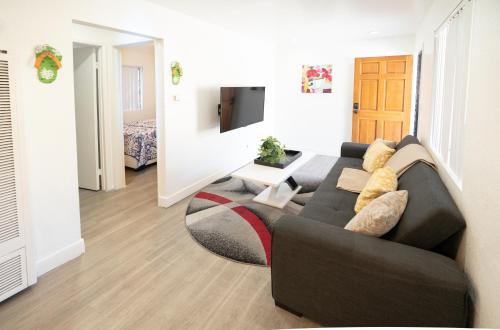 cozy small 2 bedroom in Koreatown/Hollywood detail