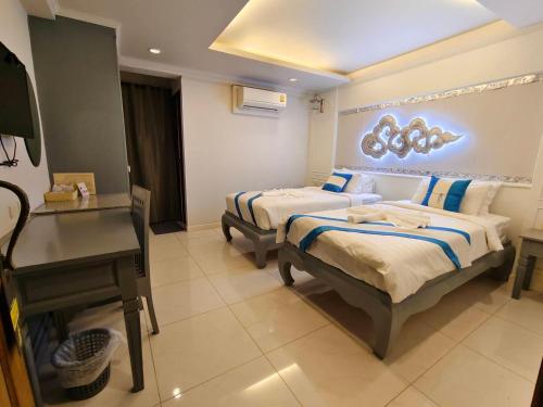 room detail thumbnail 1