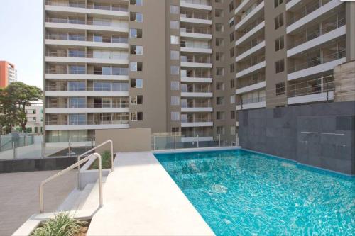 Apartment near to MIRAFLORES, BEACHES & REBAGLIATI HOSPITAL ! Panoramic View,Pool, Gym,Private Park in LINCE, Lima (foto 4)