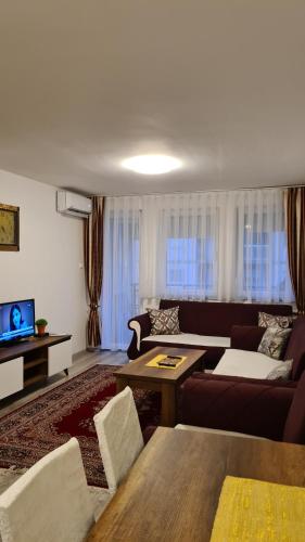 Fush Kosov Apartment Center - Location saisonnière - Kosovo Polje