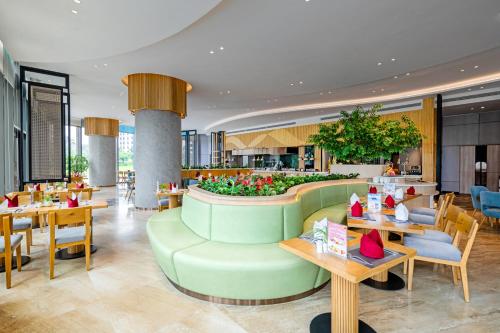 Restaurant, A La Carte Ha Long Bay Hotel in Hạ Long