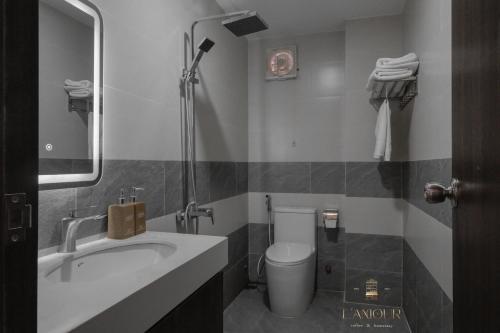 Quadruple Room image 5
