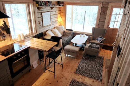 Lapland Riverside Cabin, Äkäsjoen Piilo - Jokiranta, Traditional Sauna, Avanto, WiFi, Ski, Ylläs, Erä, Kala
