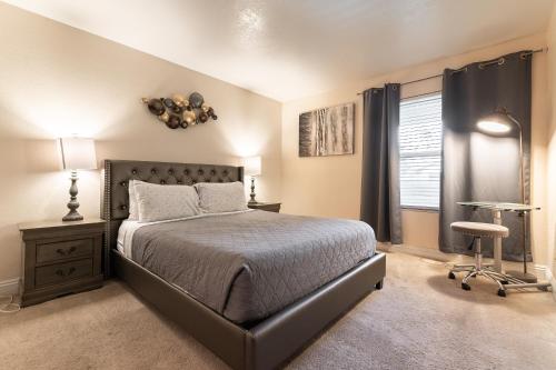 Rio-Adjacent 2BR Pool, Gym, Free Parking, Las Vegas (photo 7)