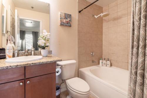Rio-Adjacent 2BR Pool, Gym, Free Parking, Las Vegas (photo 10)