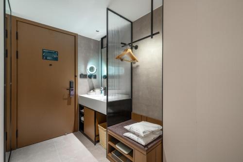 Atour Hotel Qingdao Tangdao Bay Jinggangshan Station photo 1