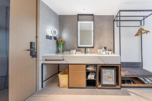 Jimu Double Room room in Atour Hotel Nanjing Jinma Road Metro Station