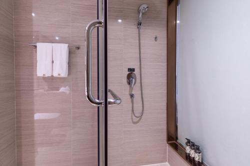 Elegant Double Room image 7
