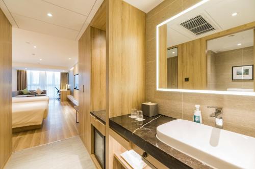 Jimu Twin Room room in Atour Hotel Hangzhou West Lake Cultural Square Metro Station Shangtang Road