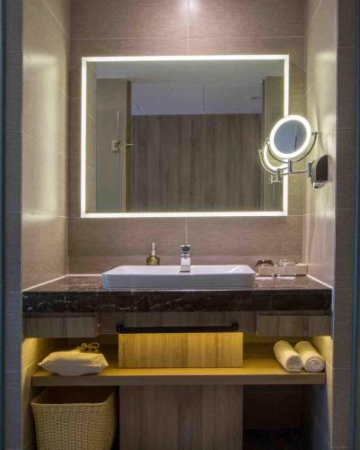 Atour Hotel Shenzhen Nanshan Coast City – Shenzhen, IA