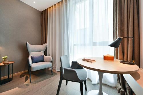 Jimu Twin Room with Inner Window image 1