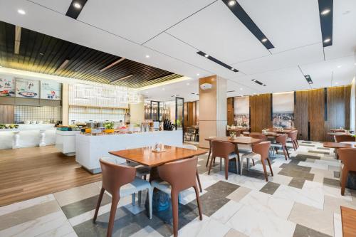 Echarm PLUS Hotel Chongqing Liziba Lianglukou Subway Station – Chungking (Chongqing), KY
