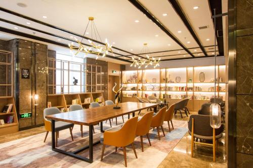 503293673 Atour Hotel Dalian Zhongshan Square