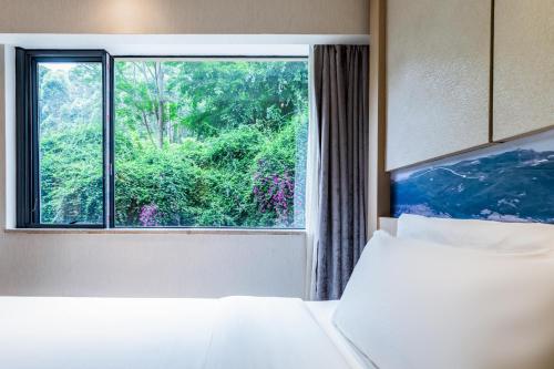 Superior Twin Room image 1