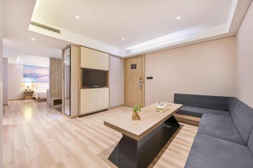 503293972 Atour Hotel Dalian Zhongshan Square