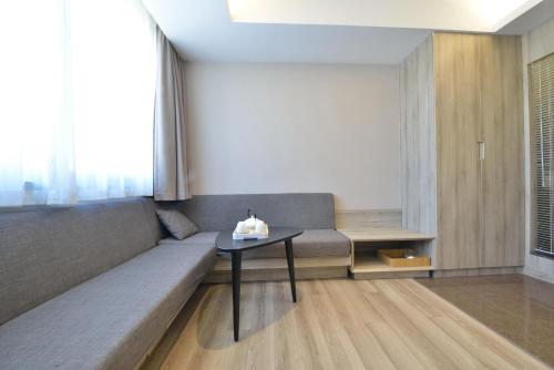 503294054 Atour Hotel Dalian Zhongshan Square