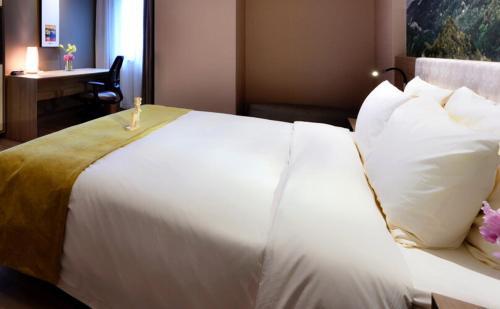 503294210 Atour Hotel Dalian Zhongshan Square