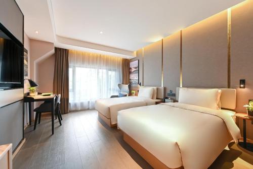 Superior Twin Room image 2