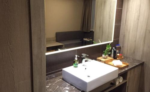 503294319 Atour Hotel Dalian Zhongshan Square