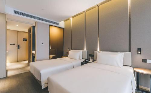 Atour Hotel Ningbo Sanjiangkou Bund Book City