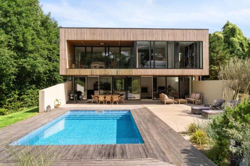  Exclusive Duplex Mansion w Jacuzzi & Pool in Hellerup