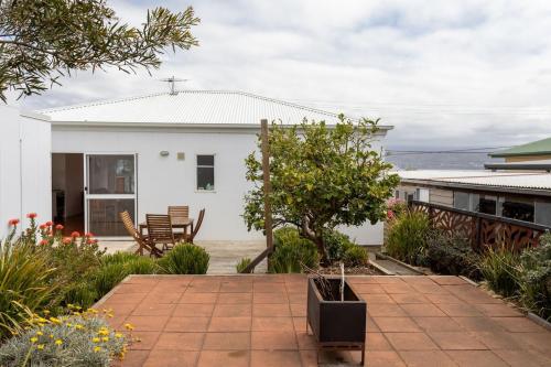 'Boyn-Dee' A Contemporary Bayside Cottage
