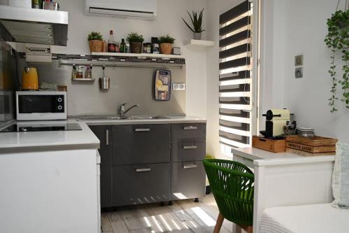One-Bedroom Apartment image 6