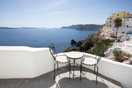 Ducato di Oia - Adults Only Room Type - Deluxe Suite with Indoor Plunge Pool and Caldera View