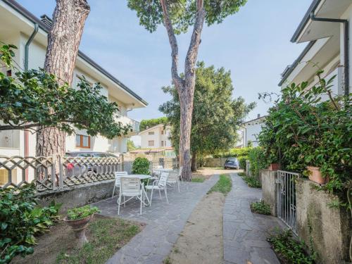  Apartment Dei Fiori by Interhome in Lido di Camaiore