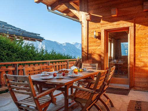 Chalet Reves des Alpes by Interhome in Raerettes