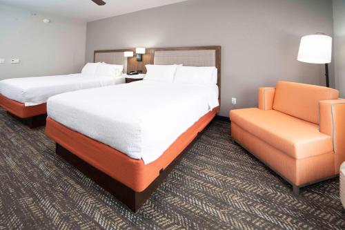 2 queen beds