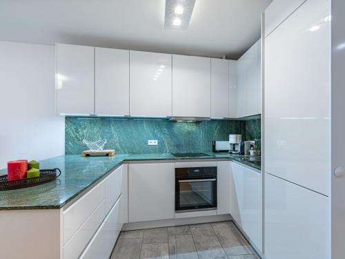  Apartment Seeblick alpe maritima Ski & See-Top 12 by Interhome in Annenheim