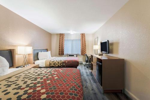 Econo Lodge Madison - image 11