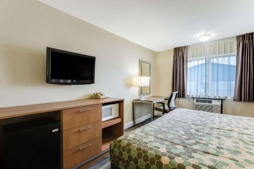 Econo Lodge Madison - image 6