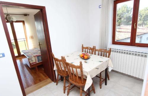 One-Bedroom Apartment with Balcony and Sea View image 7